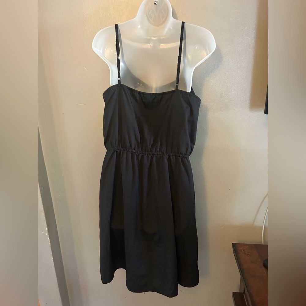 H&M dress - black sleeveless lightweight basic casual gathered waist - Picture 5 of 9